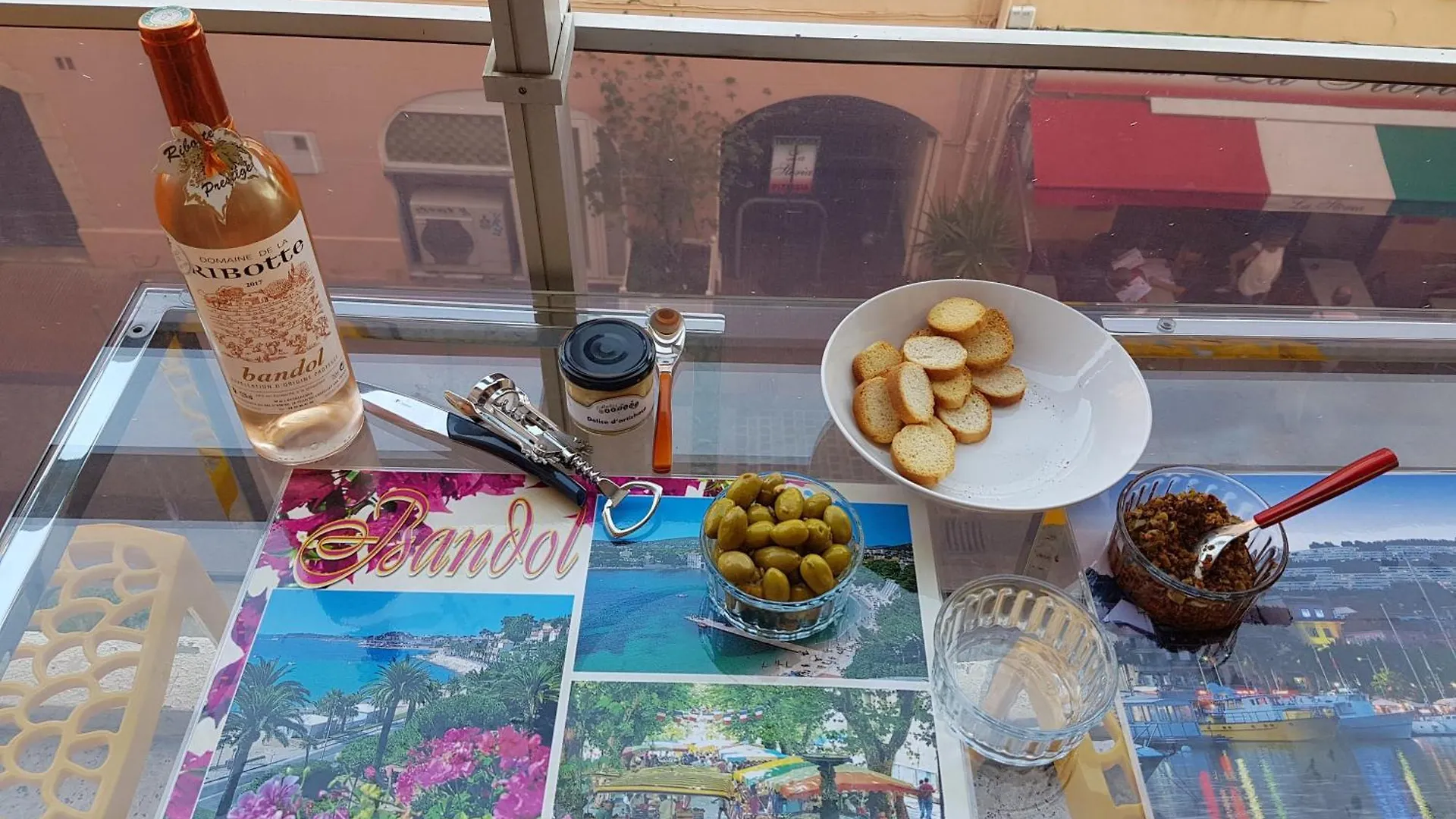 Bandol T2 Hyper Centre Rue Calme Apartment France